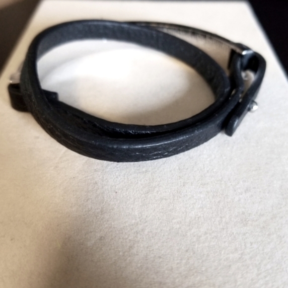 NEW CONDITION LOT OF 2 LEATHER WRAP BRACELETS - Picture 5 of 8